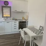 Lilia 2 Self-check In דירה