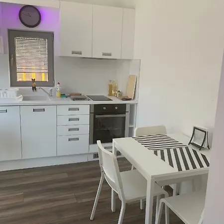 Lilia 2 Self-check In Apartman